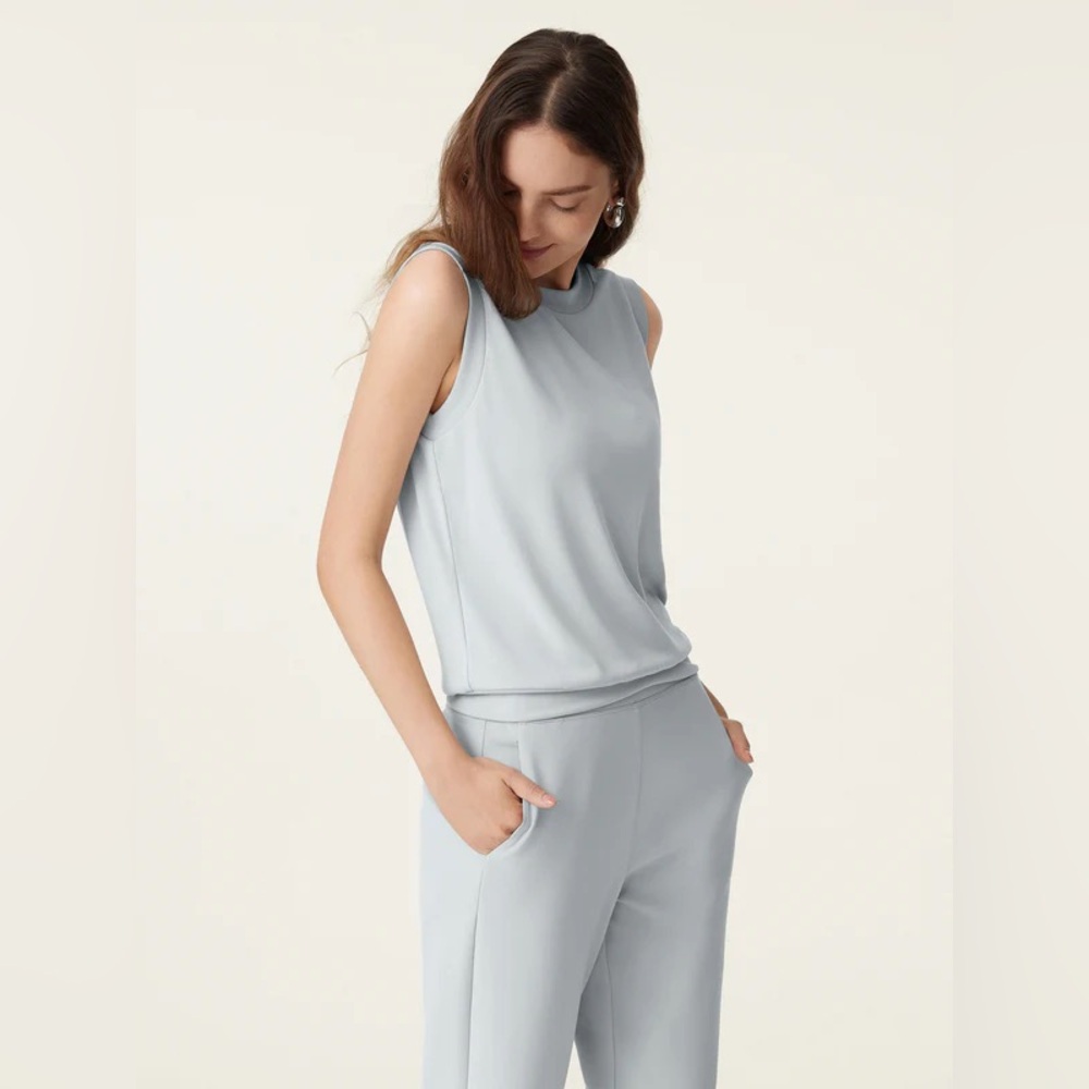 NWT OGL CREW NECK TOP IN LIGHT BLUE